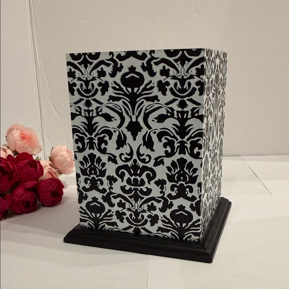 Black and White Damask pencil pen Holder